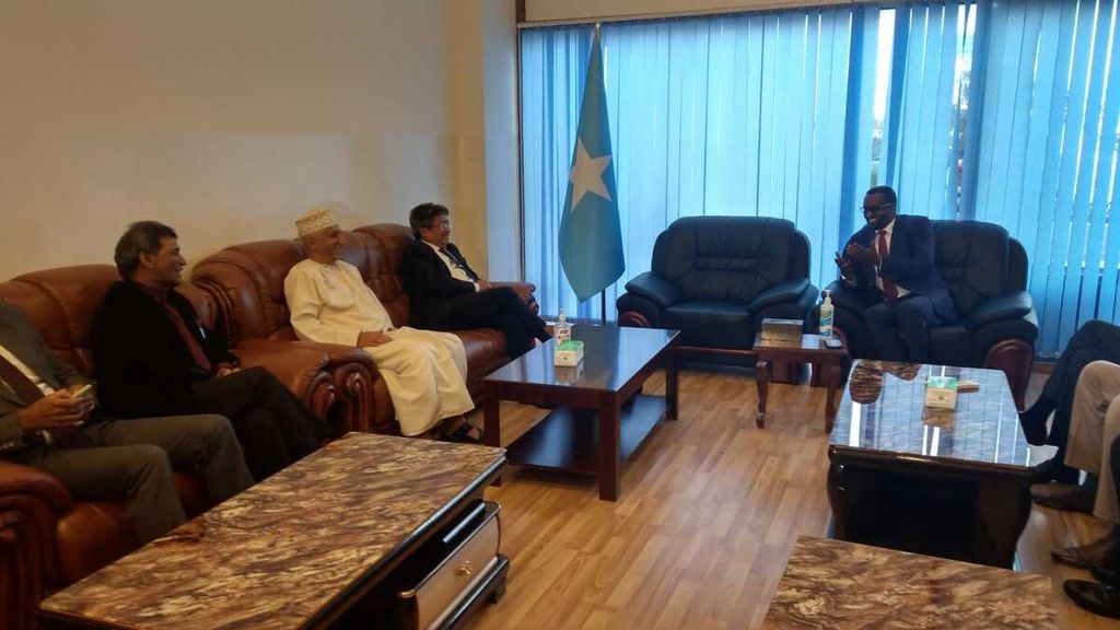 Duta Besar Republik Indonesia untuk Nairobi, merangkap Republik Federasi Somalia Mohamad Hery Saripudin saat bertemu dengan Pejabat Menteri Luar Negeri dan Kerja sama Internasional Balal Mohamed Cusman, Kamis (9/6/2022) di Somalia.