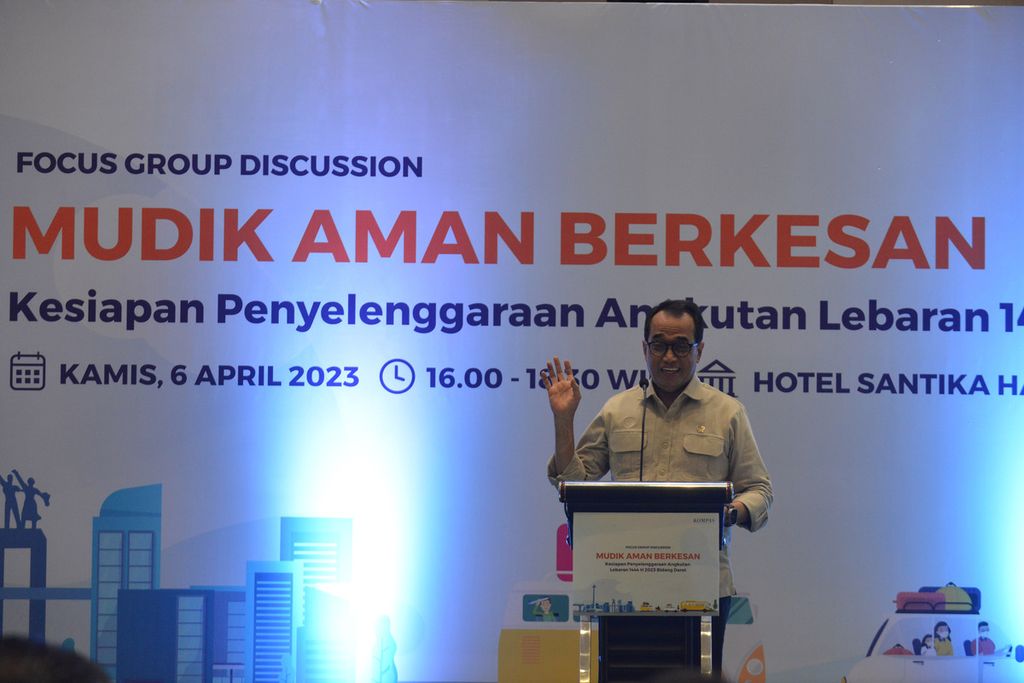 Menteri Perhubungan Budi Karya Sumadi membuka acara Focus Group Discussion bertajuk "Mudik Aman Berkesan" di Hotel Santika Hayam Wuruk, Jakarta Barat, Kamis (6/4/2023). 