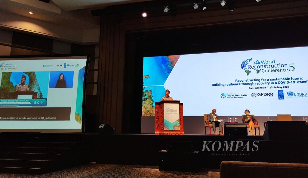 Menko PMK, yang juga Ketua Panitia Nasional GPDRR 2022, Muhadjir Effendy saat berpidato dalam pembukaan pertemuan ke-5 Konferensi Rekonstruksi Dunia (WRC) di Bali International Convention Center, Nusa Dua, Badung, Senin (23/5/2022). WRC menjadi agenda berangkaian GPDRR 2022 di Bali. 