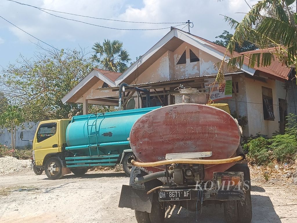 Drilled well in front of the yard of a resident of Liliba Village, Kupang City, Monday (25/9/2023).