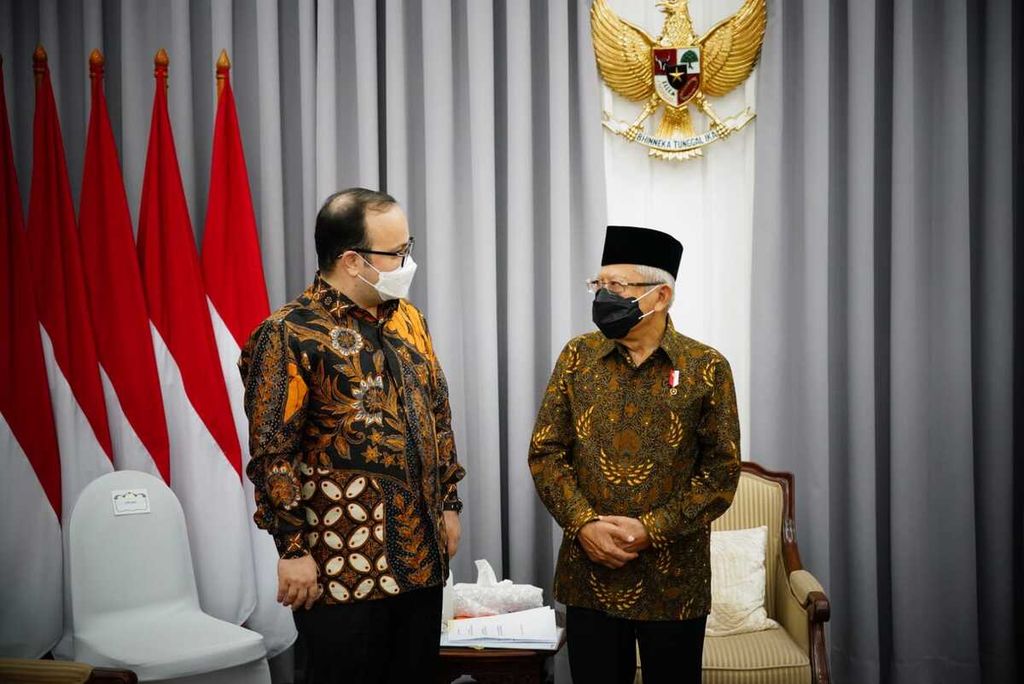 Wakil Presiden Ma'ruf Amin saat menerima kunjungan Duta Besar Azerbaijan untuk Republik Indonesia Jalal Mirzayev di Kediaman Resmi Wapres, Jalan Diponegoro Nomor 2, Jakarta, Selasa (21/6/2022). 