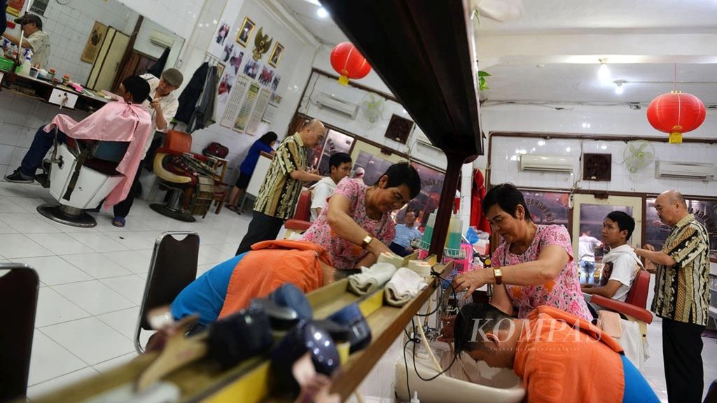 Tempat pangkas dan cuci rambut untuk pria