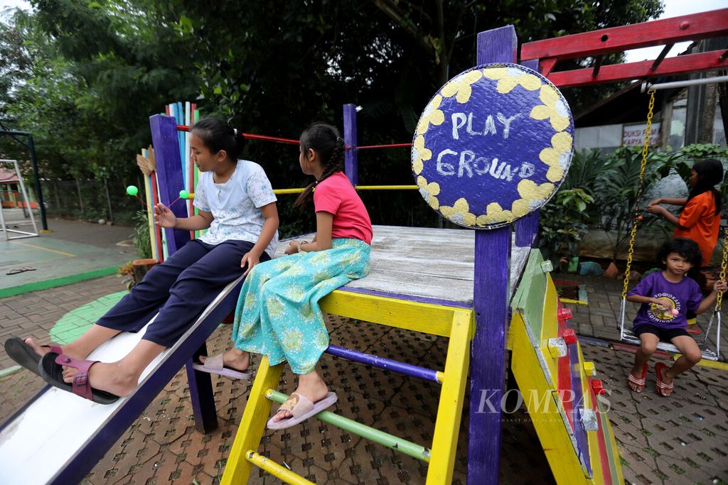 The playing corner has become one of the favorite spots at RPTRA Malinjo, Pasar Minggu, West Pejaten, South Jakarta, on Wednesday (25/1/2023).