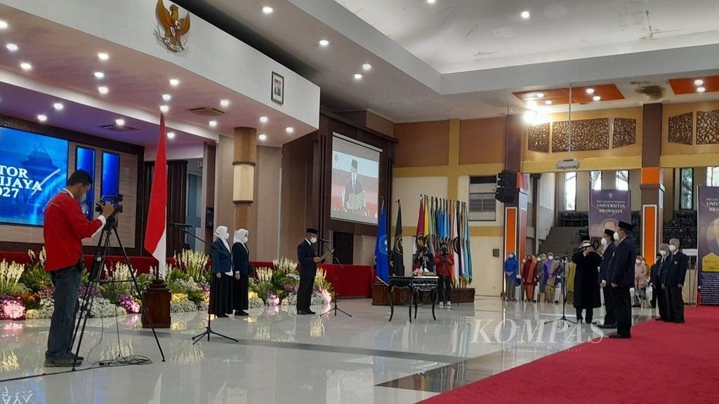 Pelantikan Rektor Universitas Brawijaya periode 2022-2027 di Gedung Samantha Krida, Universitas Brawijaya, Malang, Jawa Timur, Senin (27/6/2022).