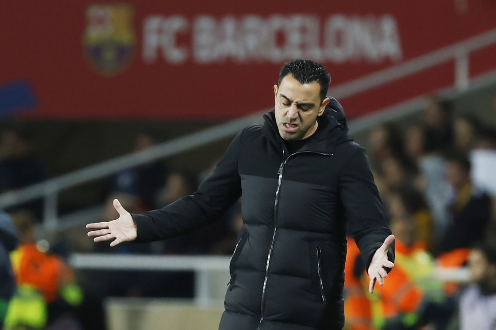 Pelatih Barcelona Xavi Hernandez bereaksi saat laga La Liga antara Barca dan Girona di Barcelona, 10 Desember 2023. Penampilan inkonsisten Barca membuat Xavi tertekan. 