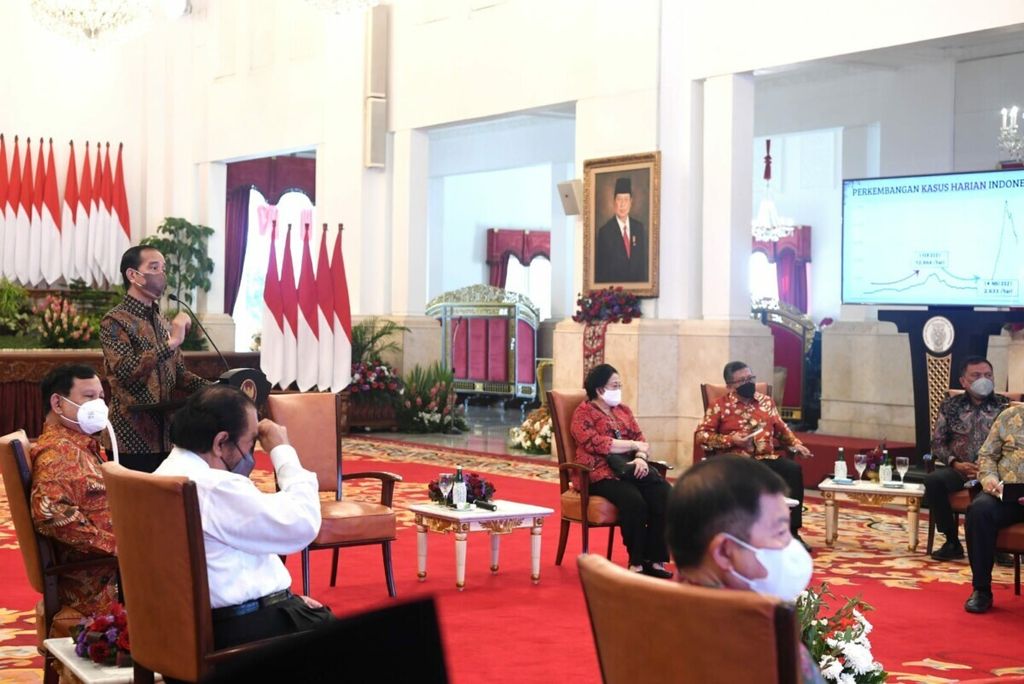 Suasana pertemuan Presiden Joko Widodo dengan tujuh ketua umum dan sekjen partai koalisi di Istana Merdeka, Jakarta, Rabu (25/8/2021).