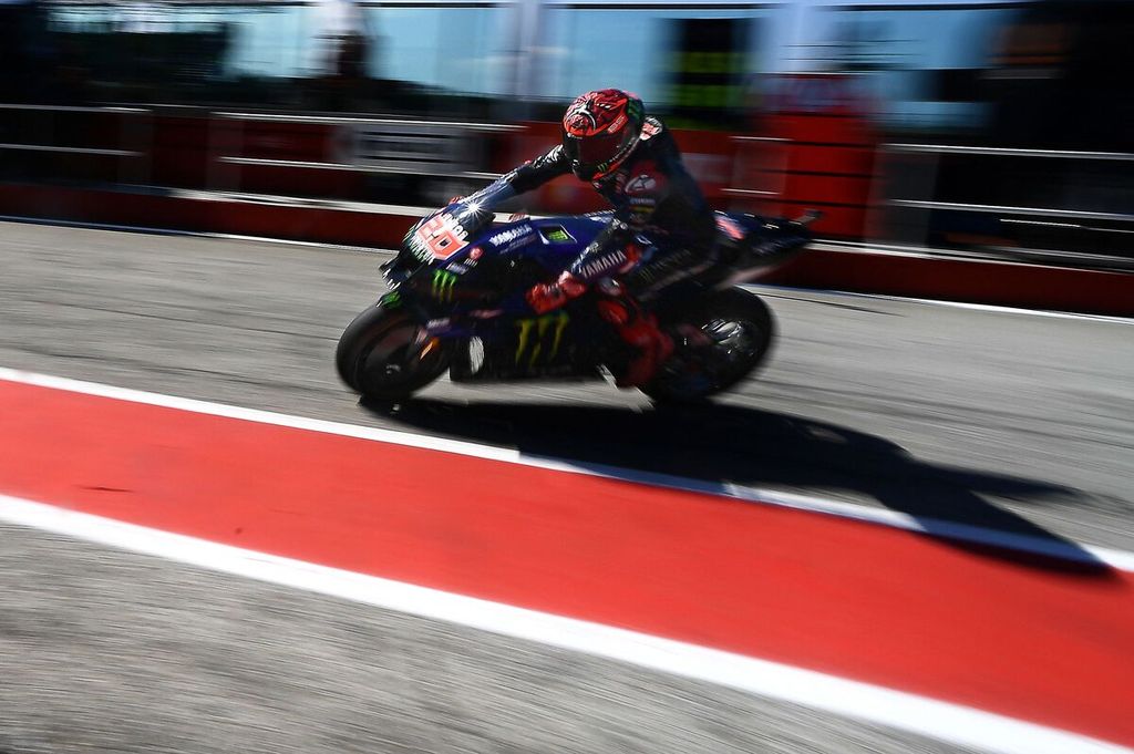 Pebalap tim Yamaha Monster Energy, Fabio Quartararo, memacu motornya pada sesi latihan bebas MotoGP seri San Marino di Sirkuit Misano Marco-Simoncelli, Jumat (2/9/2022).