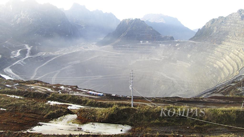 Pemandangan area tambang Grasberg Mine di Kabupaten Mimika, Papua, yang dikelola oleh PT Freeport Indonesia beberapa waktu lalu. 