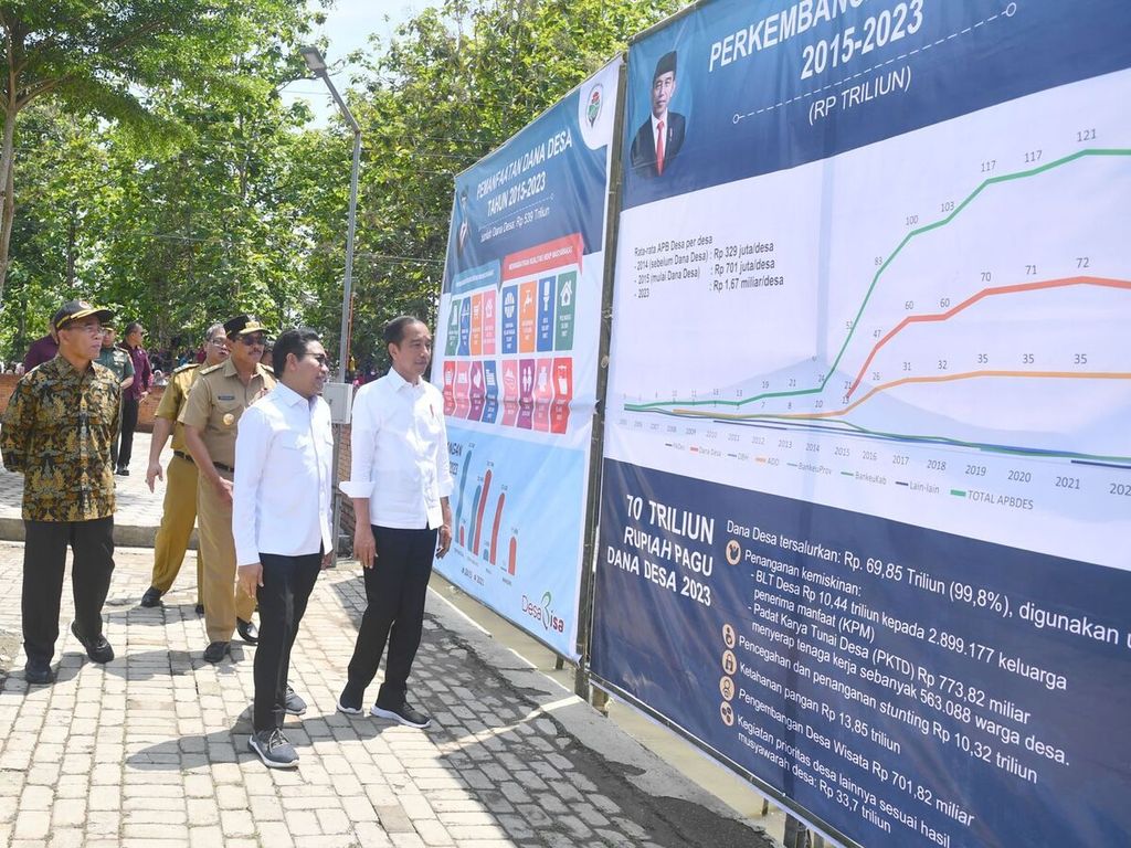 Presiden Joko Widodo dalam kunjungan kerja ke Kabupaten Banjarnegara, Jawa Tengah, Rabu (3/1/2024).