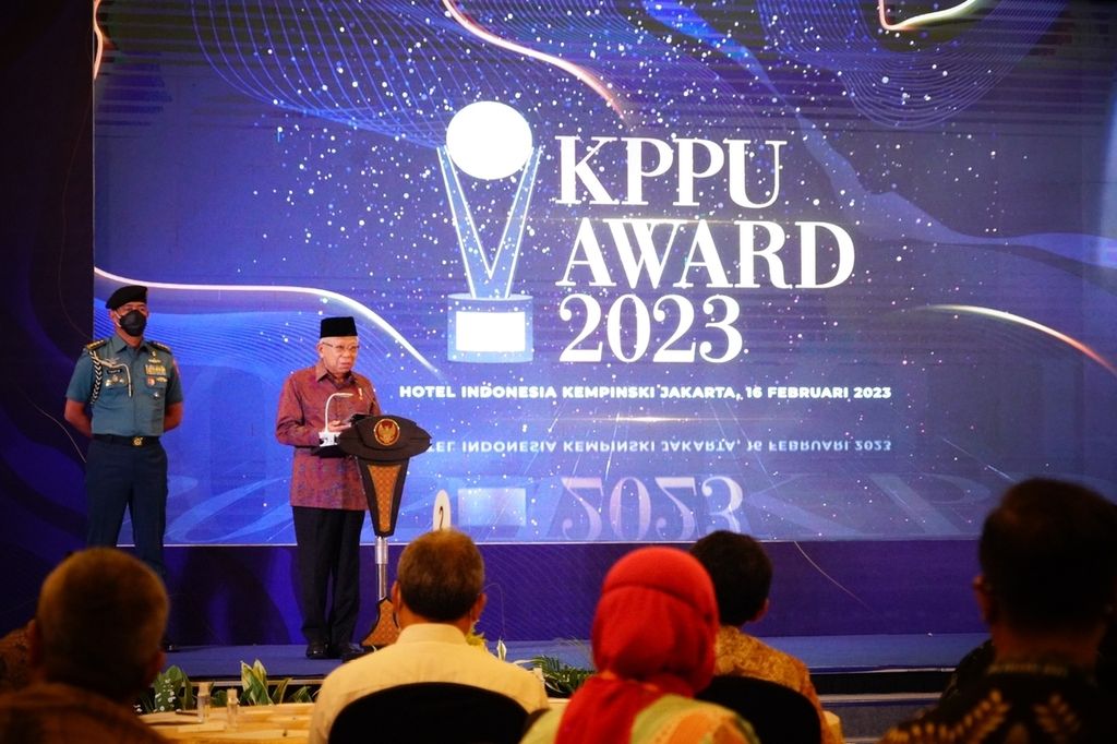 Wakil Presiden Ma'ruf Amin saat memberikan sambutan pada acara Strategi Peningkatan Kinerja Persaingan Usaha dan Penganugerahan KPPU (Komisi Pengawas Persaingan Usaha) Award 2023 di Jakarta, Kamis (16/2/2023).