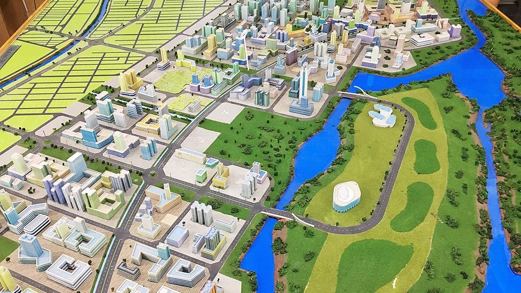 Desain model 3-D  kota Amaravati, ibu kota baru Negara Bagian Andhra Pradesh, India, yang mengambil inspirasi dari Singapura, 2 November 2017 