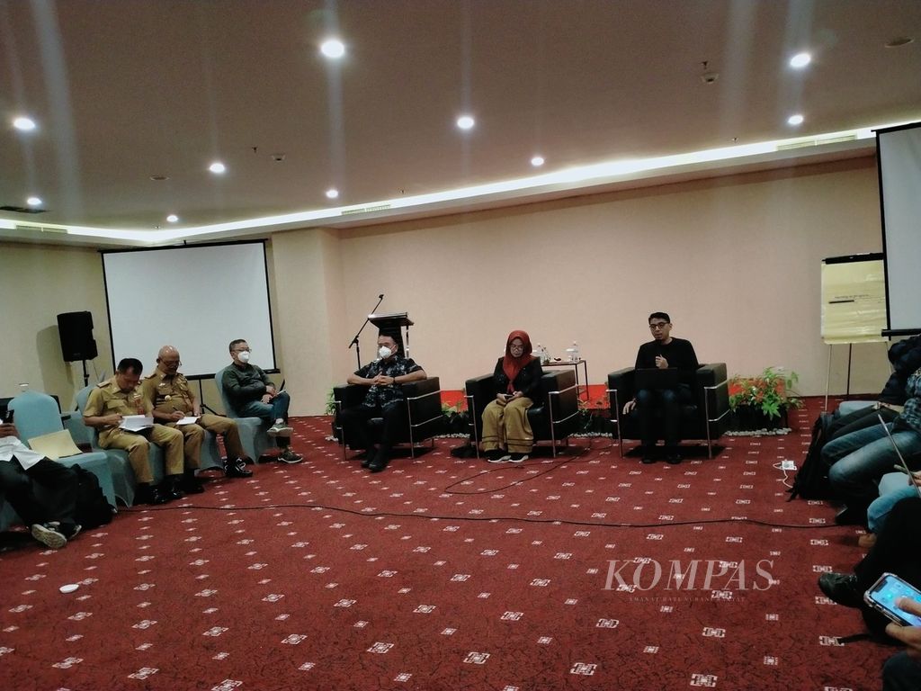 Acara diskusi terpumpun terkait penyelesaian kasus pelanggaran HAM di Talangsari secara non-yudisial di Bandar Lampung, Selasa (15/11/2022).
