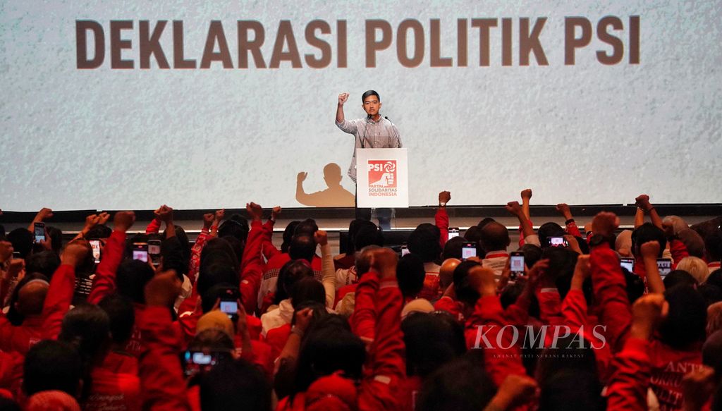 Ketua Umum Partai Solidaritas Indonesia Kaesang Pangarep menyampaikan pidato politik yang pertama setelah diangkat sebagai Ketua Umum PSI saat acara Kopi Darat Nasional: Deklarasi Politik PSI, di Ballroom Djakarta Theater, Jakarta, Senin (25/9/2023).