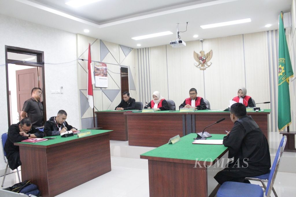 Sidang putusan perkara perdagangan sisik trenggiling di Pengadilan Negeri Jantho, Kabupaten Aceh Besar, Selasa (14/6/2022). Tiga terdakwa divonis penjara 2,5 tahun untuk dua terdakwa dan satu terdakwa 1,5 tahun.