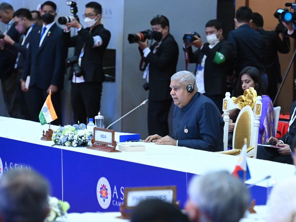 Kerja sama ASEAN-India diharapkan mampu menjaga stabilitas kawasan serta membawa wilayah ini pada kesinambungan ketersediaan obat-obatan dan pangan. Hal ini disampaikan Presiden Joko Widodo dalam KTT ASEAN-India di Phnom Penh, Kamboja, Sabtu (12/11/2022). 