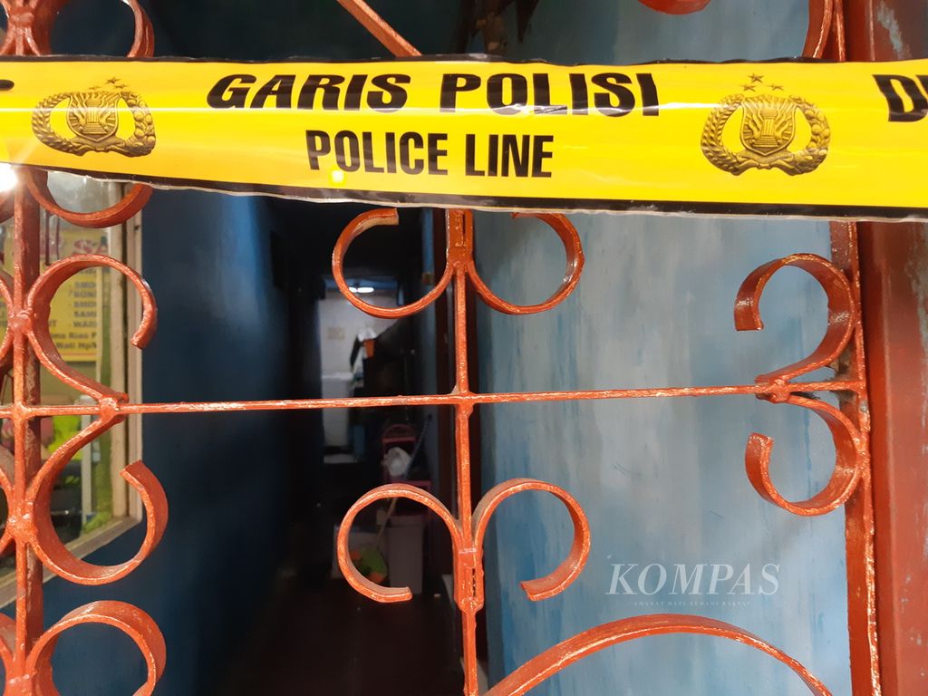 Kondisi rumah kos di wilayah Kelurahan Pekojan, Tambora, Jakarta Barat, pada Senin (20/3/2023) sore. Di kontrakan itu, 39 perempuan ditampung dan dipekerjakan sebagai pekerja seks komersial di Gang Royal, Rawa Bebek, Jakarta Utara.