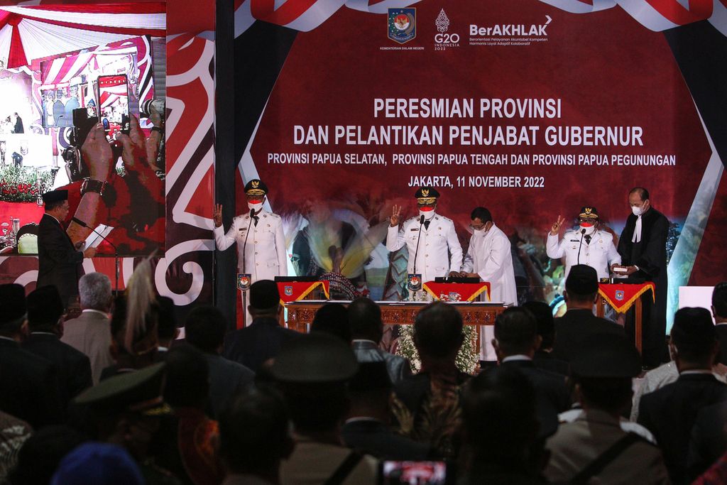Suasana pengucapan sumpah jabatan tiga penjabat gubernur di Papua di Kementerian Dalam Negeri, Jakarta, Jumat (11/11/2022). 