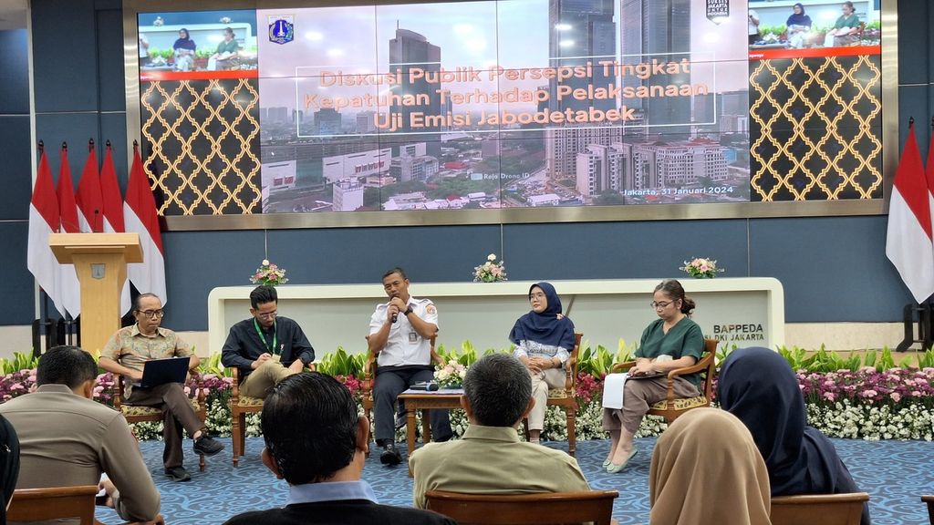 Diskusi publik tentang Persepsi Tingkat Kepatuhan terhadap Pelaksanaan Uji Emisi Jabodetabek di Balai Kota Jakarta, Rabu (31/1/2024).