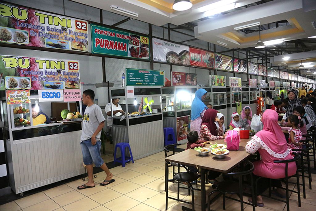 Salah satu sentra kuliner wisata (SKW) di Kota Surabaya, sebelum pandemi virus korona, 