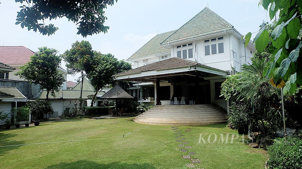  Bagian belakang rumah dinas Gubernur DKI Jakarta.