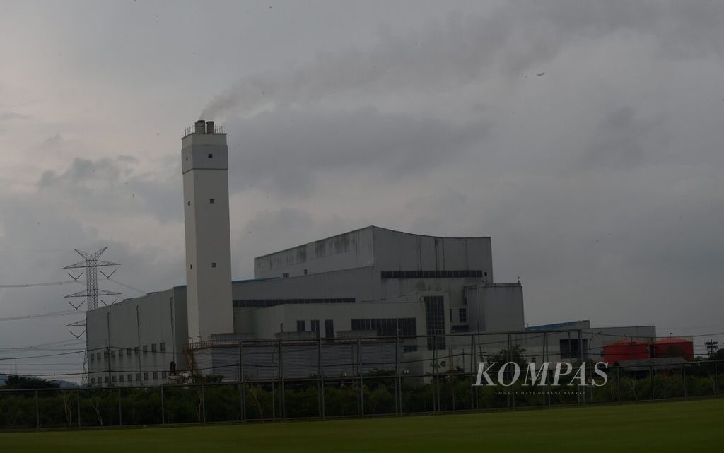 Pembangkit Listrik Tenaga Sampah (PLTSa) Benowo di Surabaya, Jawa Timur, Selasa (28/3/2023). Dengan menggunakan teknologi Gasifikasi Power Plant, PLTSa itu mampu menghasilkan listrik 12 megawatt melalui pengolahan sampah 1.000 ton per hari. 
