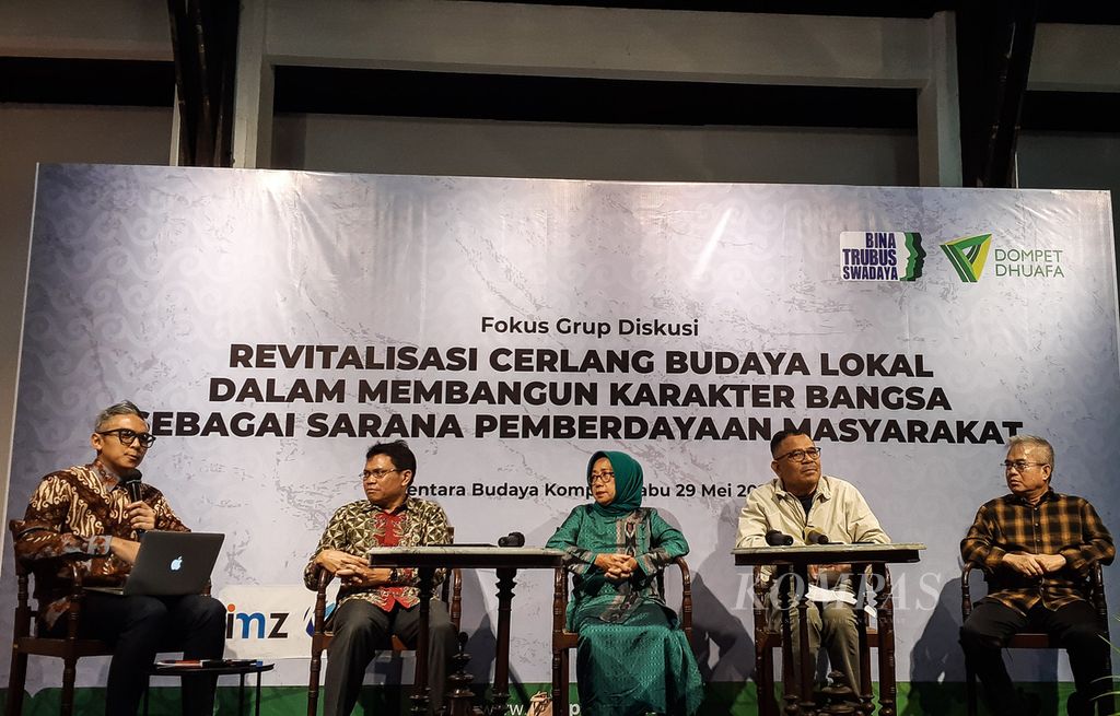 Suasana diskusi grup terfokus ”Revitalisasi Cerlang Budaya Lokal dalam Membangun Karakter Bangsa sebagai Sarana Pemberdayaan Masyarakat” di Bentara Budaya Jakarta, Rabu (29/5/2024).