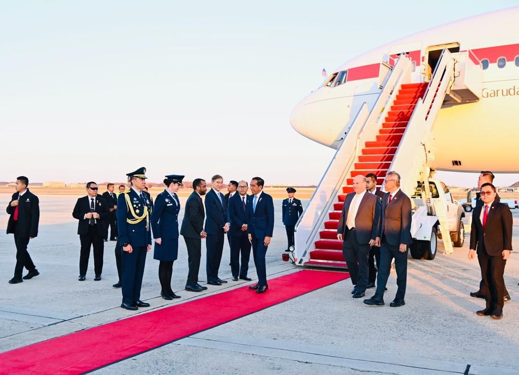 Presiden Joko Widodo dan rombongan mendarat di Pangkalan Militer Andrews, Washington DC, Amerika Serikat, Minggu (12/11/2023) pukul 16.20 waktu setempat atau Senin (13/11/2023) pukul 04.20 WIB.