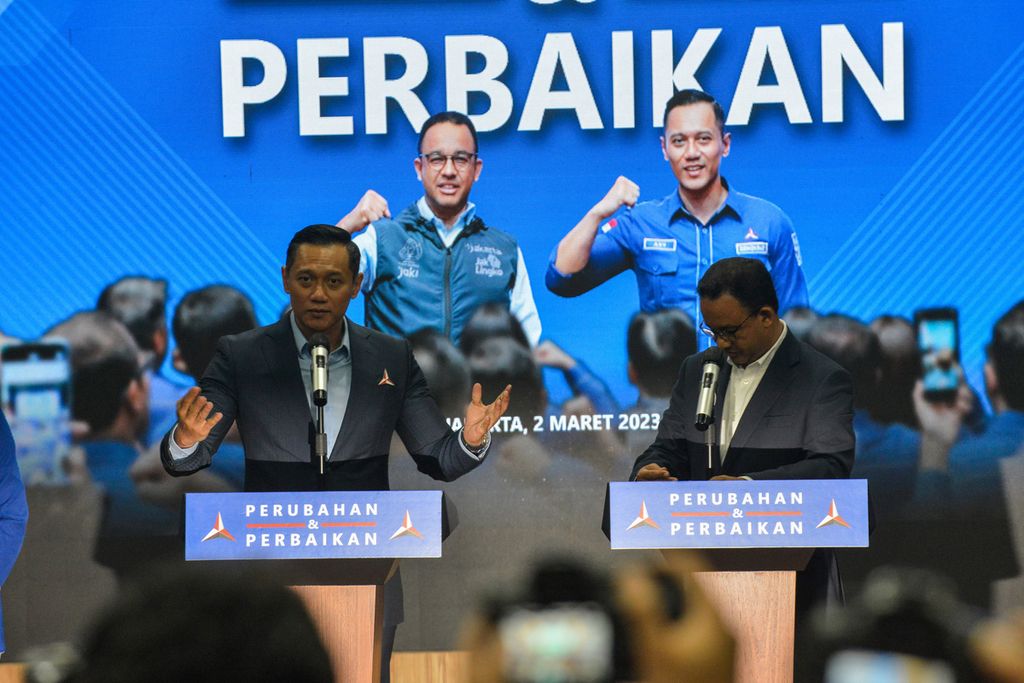 Ketua Umum Partai Demokrat Agus Harimurti Yudhoyono (kiri) bersama bakal calon presiden Anies Baswedan melakukan jumpa pers di DPP Partai Demokrat, Jakarta Pusat, Kamis (2/3/2023). 