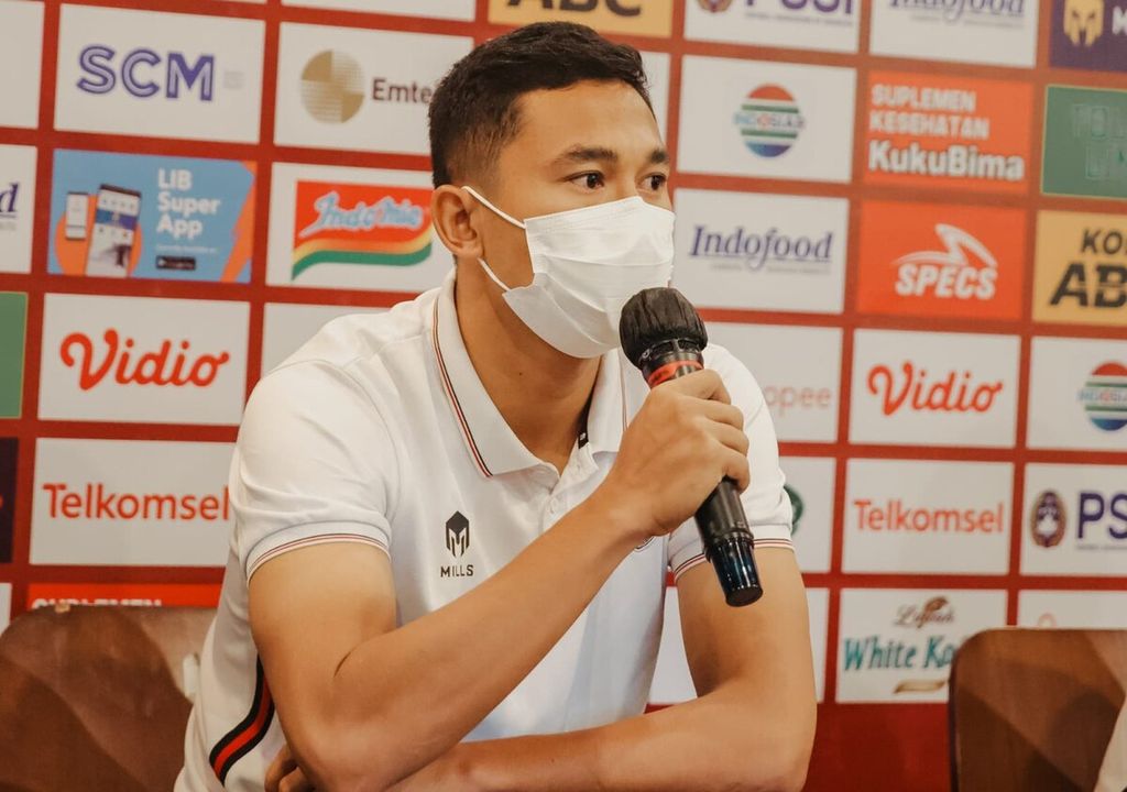 Dokumentasi dari Bali United menampilkan pemain Bali United Ricky Fajrin Saputra dalam sesi jumpa pers menjelang laga Grup C Piala Presiden 2022 di Bandung, Jawa Barat, Sabtu (11/6/2022). 