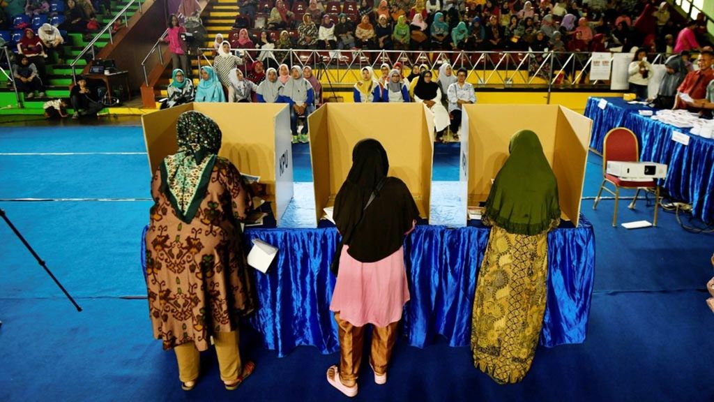 Suasana simulasi pemungutan suara dalam acara Simulasi Pemilu 2019: Perempuan Memiih, di Jakarta, Sabtu (6/4/2019). 