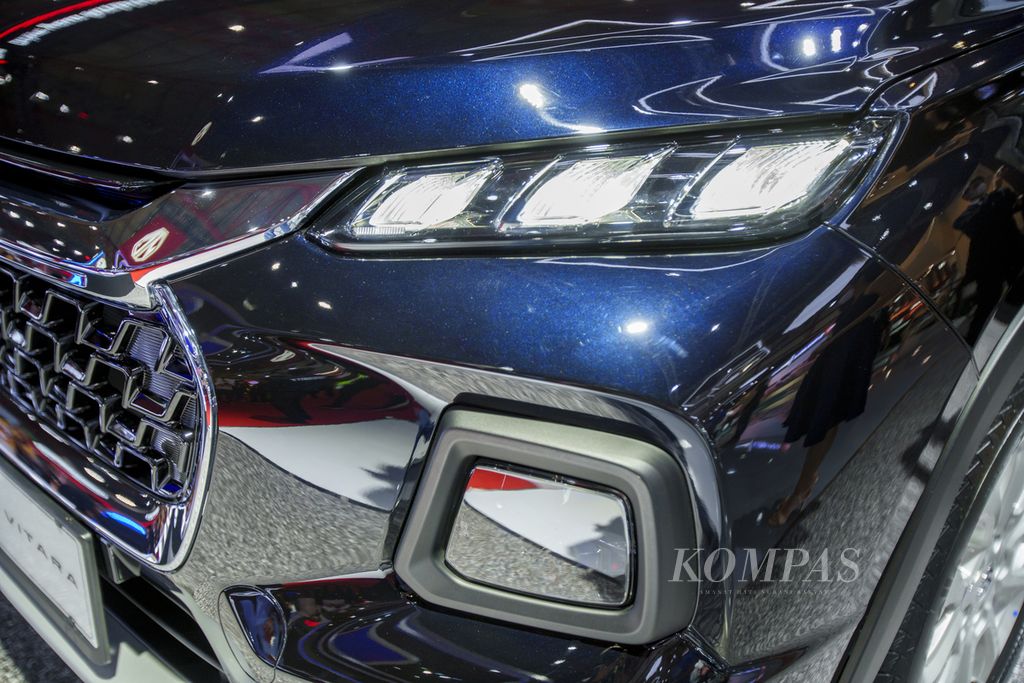 Lampu depan All New Suzuki Grand Vitara yang diluncurkan pada pameran Indonesia International Motor Show 2023 di JIExpo, Kemayoran, Jakarta, Kamis (16/2/2023). 
