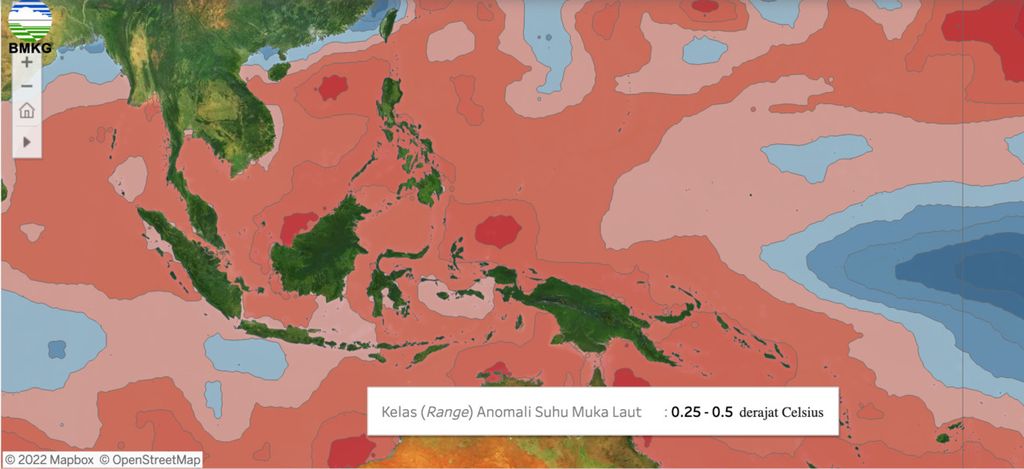 Anomali suhu permukaan laut di perairan Indonesia rata-rata 0,25-0,5 derajat celsius lebih panas. Bahkan, di utara Pulau Kalimantan dan utara Kepala Burung, Papua, anomalinya mencapai 0,75-1 derajat celsius. Hanya di perairan selatan Jawa Barat yang menunjukkan anomali lebih dingin -0,25 derajat celsius. Sumber: BMKG, 2022