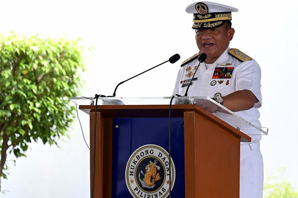 Laksamana Madya Toribio Adaci, Kepala Staf Angkatan Laut Filipina saat memberikan pidato dalam acara pembukaan latihan militer gabungan Samasama 2023 di Manila, Senin (2/10/2023).