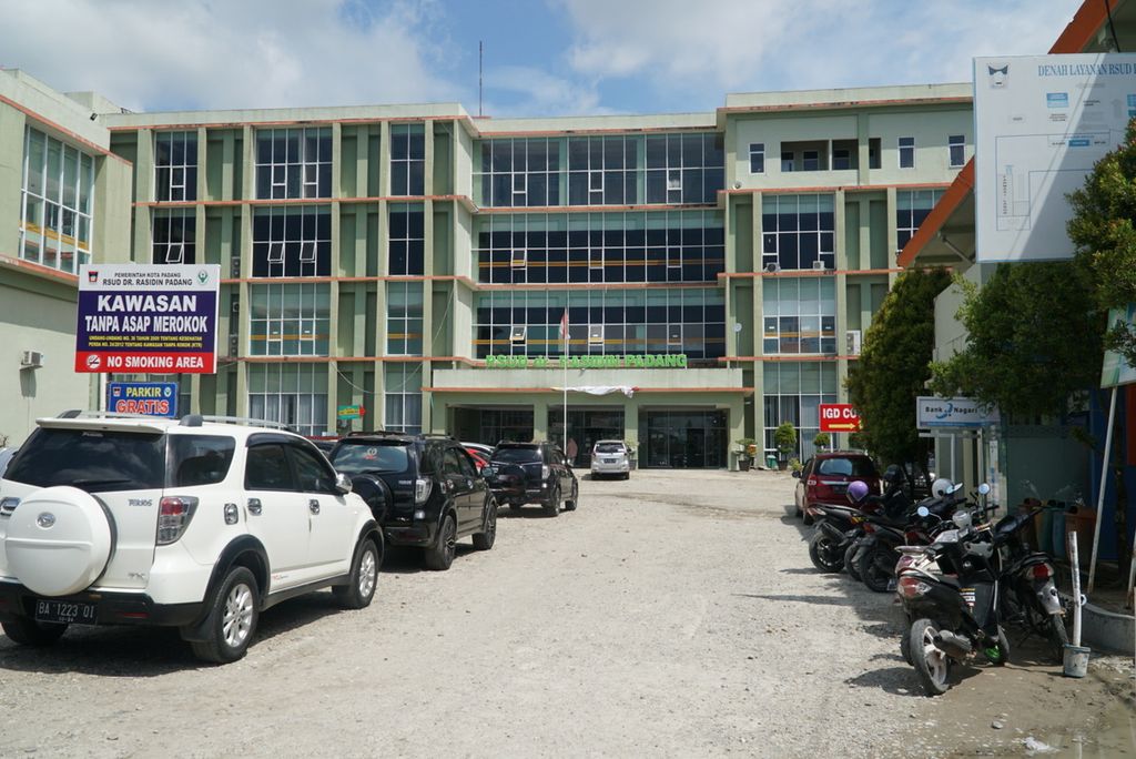 Suasana di RSUD dr Rasidin Padang di Kecamatan Kuranji, Padang, Sumatera Barat, Selasa (11/1/2022).