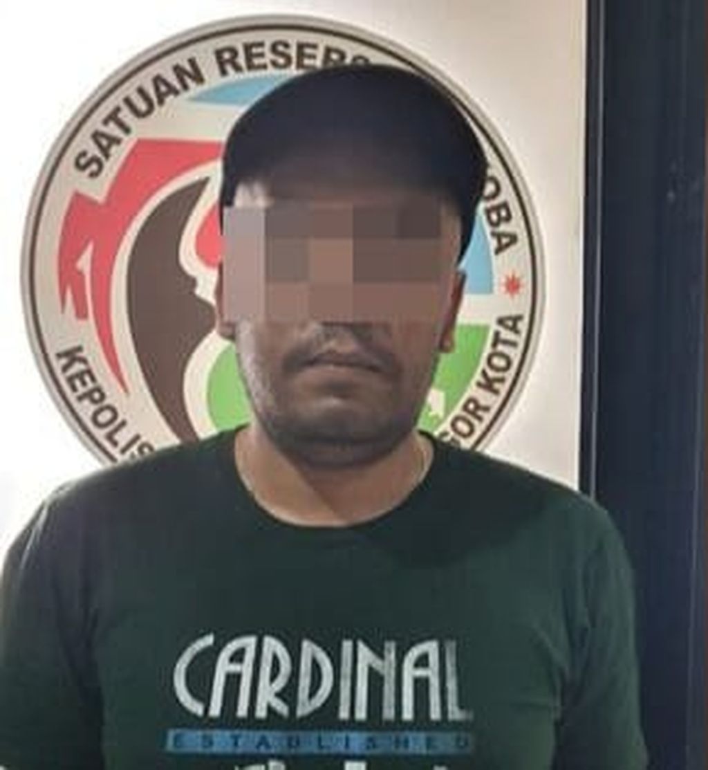 Kepolisian Resor Kota Bogor, Jawa Barat, menangkap tersangka AF (35) karena menjual obat keras golongan G seperti eximer, tramadol, dan trihexyphenydil.