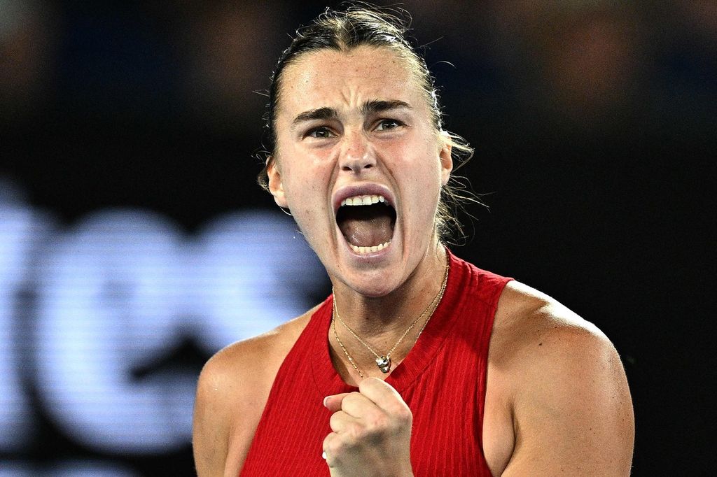Reaksi petenis Belarus, Aryna Sabalenka, saat mengalahkan petenis Ceko, Barbora Krejcikova, pada perempat final Australia Terbuka, Selasa (23/1/2024).