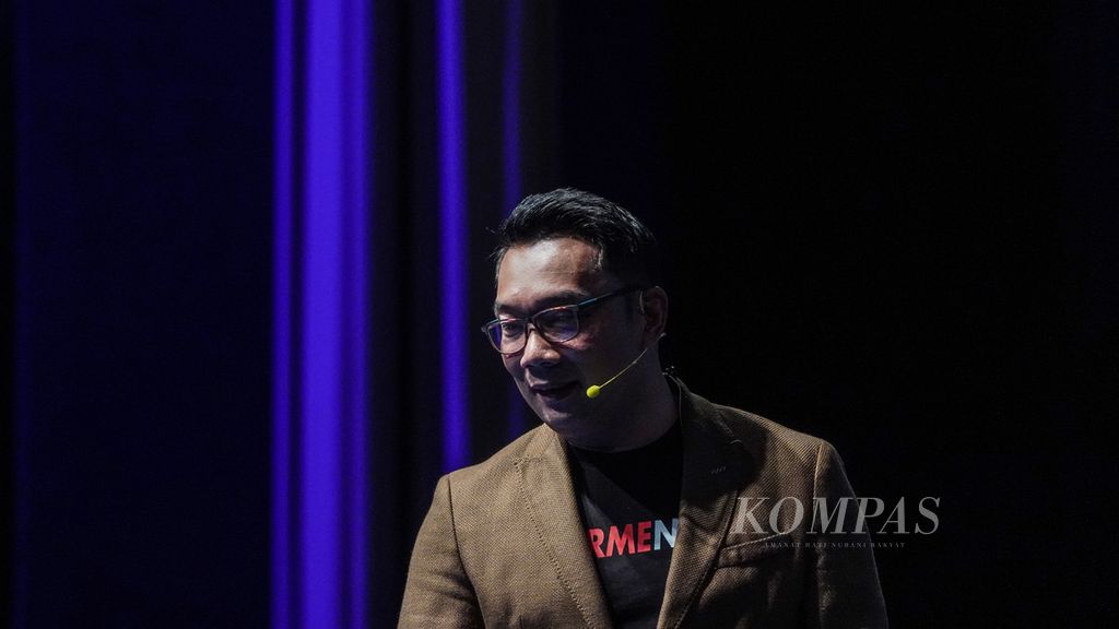 Gubernur Jawa Barat Ridwan Kamil saat tiba untuk mengisi acara Supermentor-27 yang digelar Komunitas Kebijakan Luar Negeri Indonesia atau Foreign Policy Community Indonesia (FPCI) di Ballroom Djakarta Theater XXI, Jakarta, Minggu (2/10/2022). 