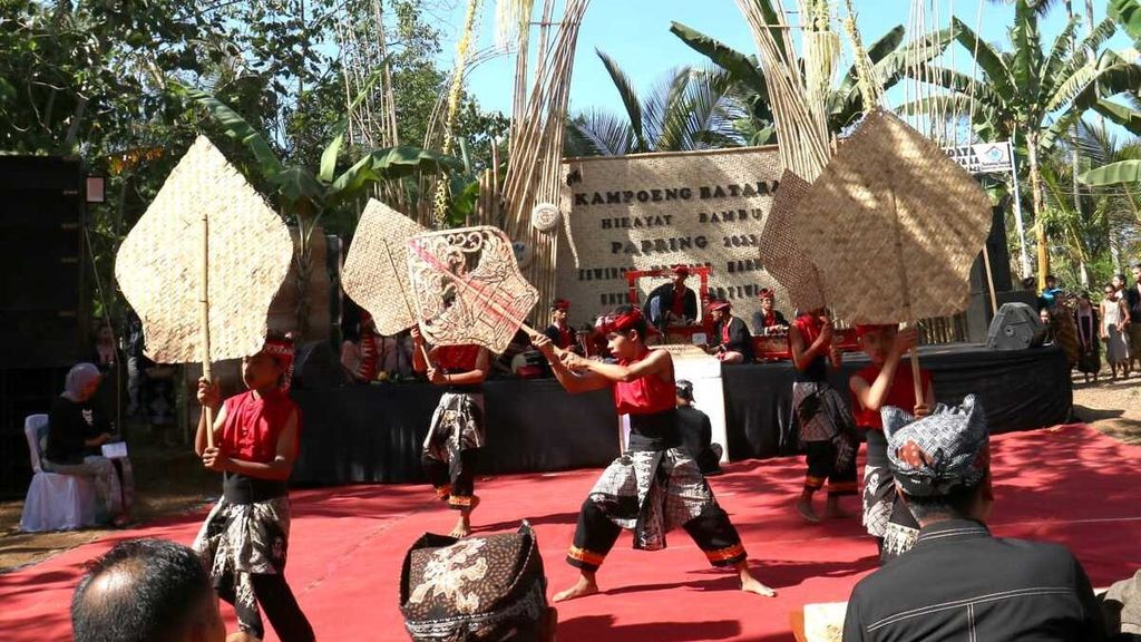 Pentas seni budaya dalam rangka Hikayat Bambu Papring 2023 di Kampung Papring, Kelurahan Kalipuro, Kecamatan Kalipuro, Kabupaten Banyuwangi, Jawa Timur, yang berlangsung 14-15 Oktober 2023.
