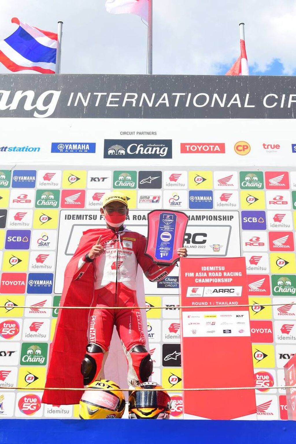 Pebalap Astra Honda Racing Team, Rheza Danica Ahrens, yang tampil di kelas AP250, meraih kemenangan dalam balapan kesatu seri pertama Asia Road Racing Championship (ARRC) di Sirkuit Buriram, Thailand, Sabtu (26/3/2022).