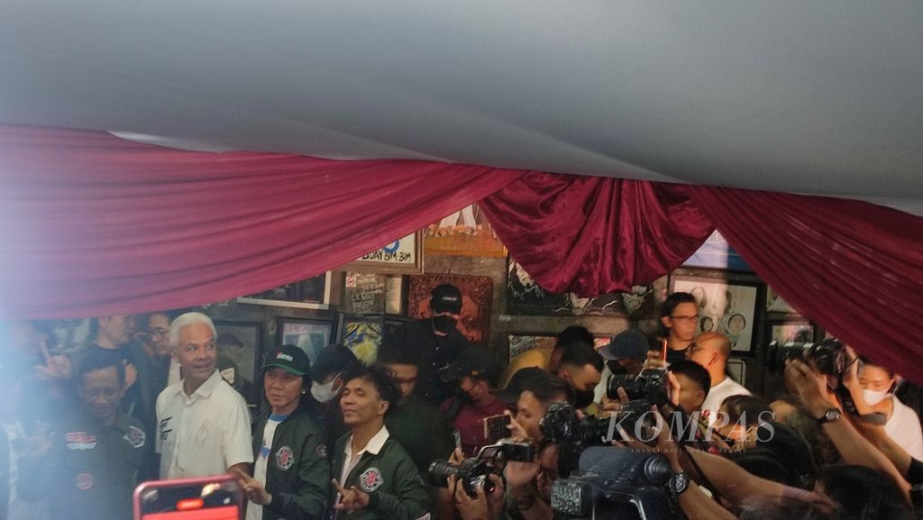Slank mendeklarasikan dukungannya kepada pasangan Ganjar-Mahfud di markas Slank, Gang Potlot III, Jakarta Selatan, Sabtu (20/1/2023). 