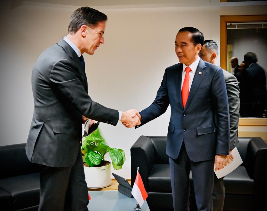 Presiden Joko Widodo melakukan pertemuan bilateral dengan PM Belanda Mark Rutte di Gedung Eropa, Rabu (14/12/2022). 