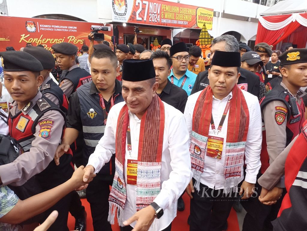 Edy Rahmayadi dan Hasan Basri Sagala mendaftar sebagai calon gubernur dan wakil gubernur Sumatera Utara ke KPU Sumut di Medan, Kamis (29/8/2024).