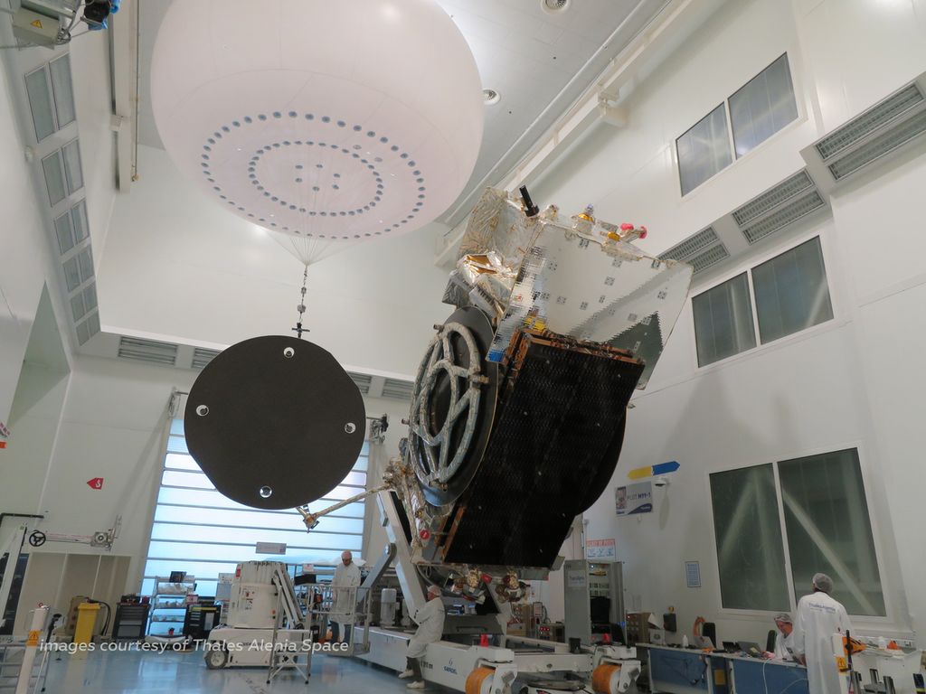 Satelit Nusantara 3 dibangun oleh perusahaan Thales Alenia Space di Perancis. Satelit ini akan diluncurkan ke orbit pada pertengahan Juni 2023 menggunakan roket peluncur Falcon 9 milik SpaceX.
