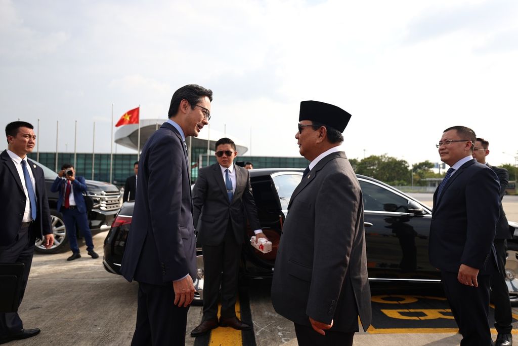 Menteri Pertahanan Prabowo Subianto tiba di Hanoi, Vietnam, Jumat (13/9/2024).