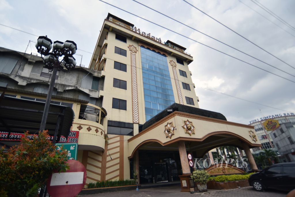 Madani Hotel Medan, Kecamatan Medan Kota, Kota Medan, Sumatera Utara, Senin (17/7/2023). Dahulu, sebelum tahun 1980-an, di lokasi  itu berdiri lapangan sepak bola milik Medan Putra. 
