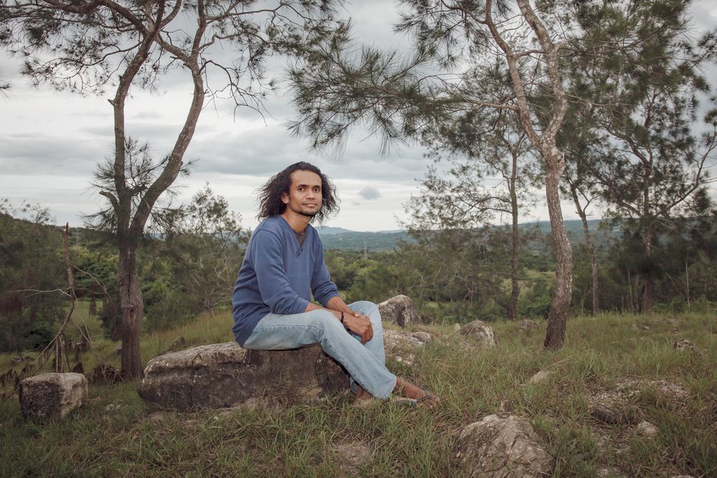 Felix Nesi, sastrawan asal Timor Tengah Utara, Nusa Tenggara Timur. Felix menulis buku<i> Orang-Orang Oetimu </i>(2019) yang mengganjarnya sebagai pemenang dalam Sayembara Menulis Novel oleh Dewan Kesenian Jakarta, 2018.