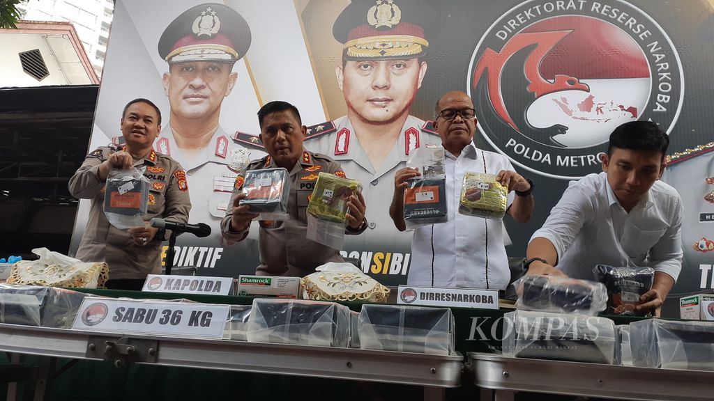 Kepolisian Daerah Metro Jaya merilis kasus pengungkapan 36 kilogram sabu dalam kemasan makanan impor siap edar di Markas Polda Metro Jaya, Jakarta, Senin (17/7/2023).