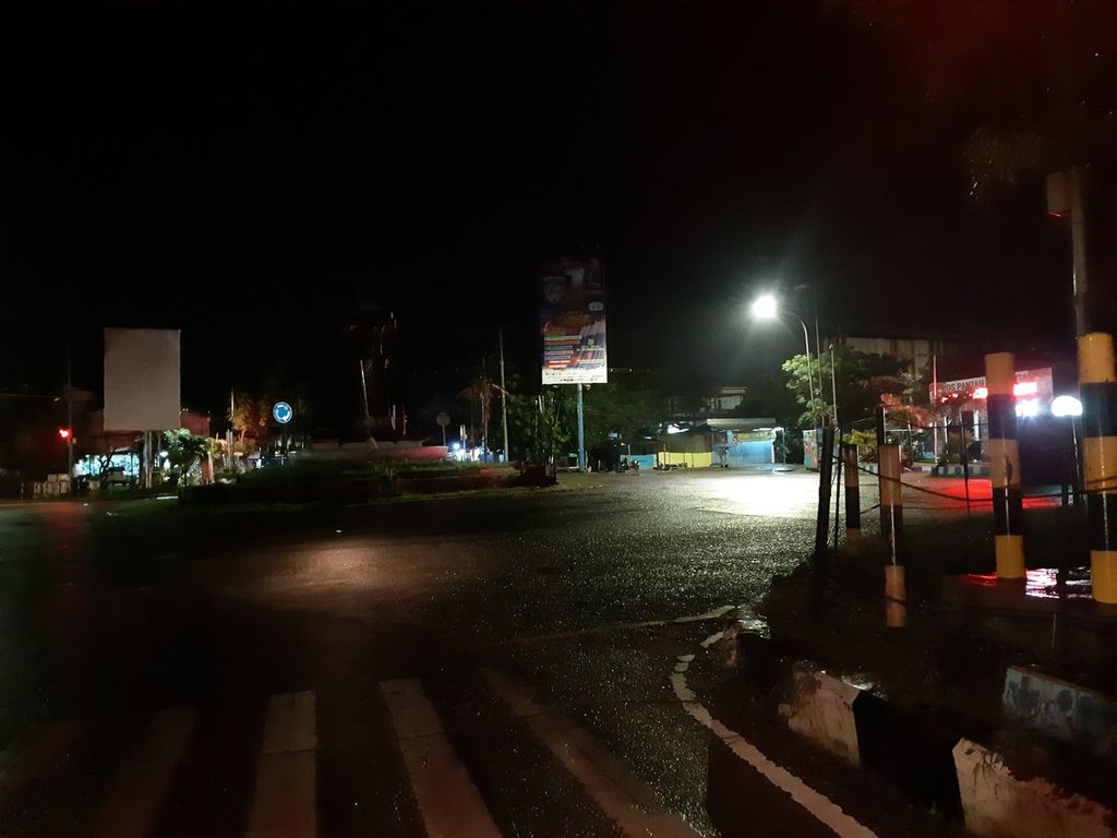 Suasana di lampu merah El Tari Kota Kupang, Nusa Tenggara Timur, pada Rabu (1/3/2023) pagi. 