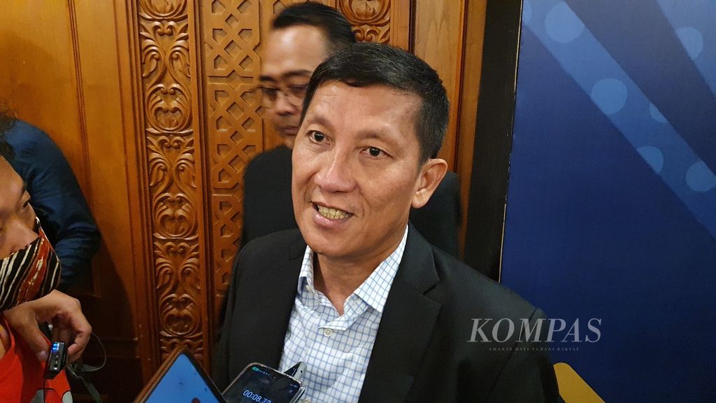 Direktur Utama PT Liga Indonesia Baru Ferry Paulus menyampaikan rencana bergulirnya kembali Liga 1 setelah rapat umum pemegang saham luar biasa di Hotel Sultan, Jakarta, Selasa (15/11/2022).