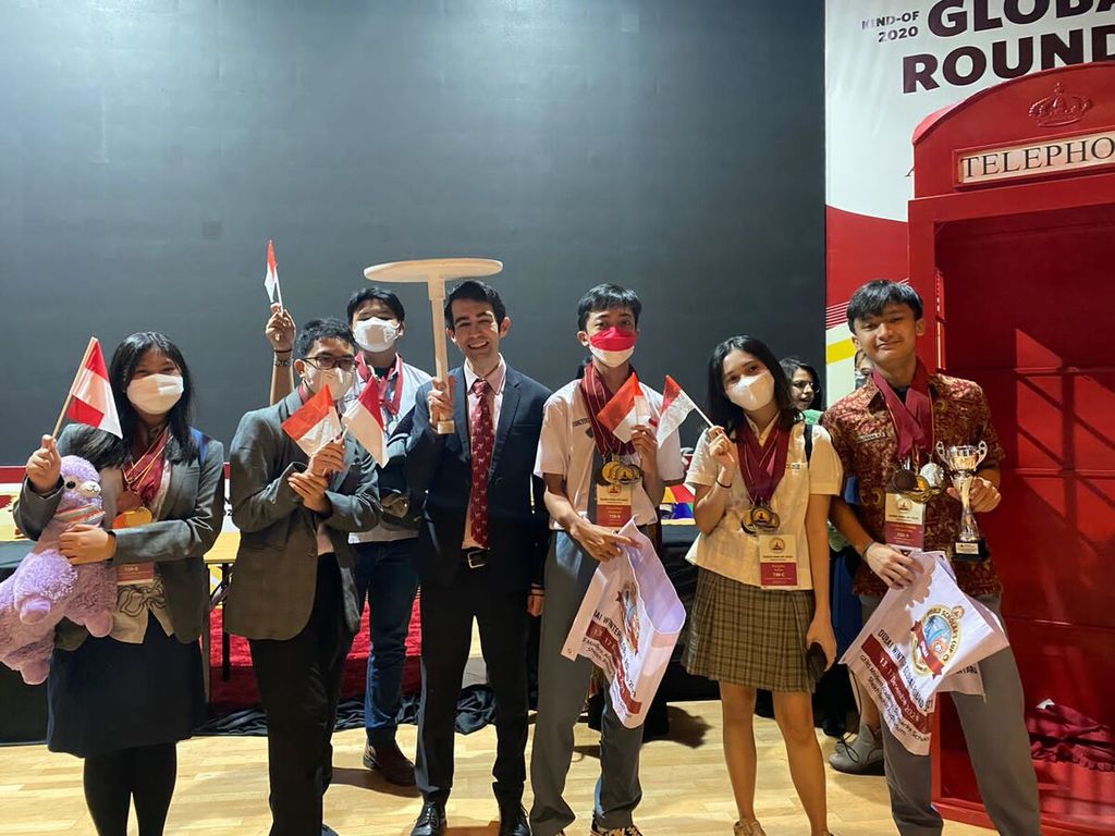 Para pelajar Indonesia yang mengikuti World Scholar’s Cup meraih beragam penghargaan dengan kategori yang bervariasi di Dubai pada Desember 2021.